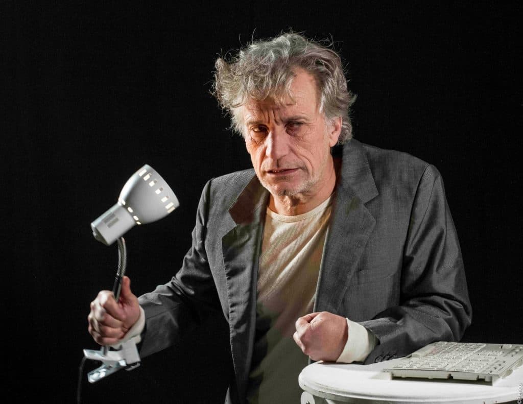 Aclamada por la crítica: “El Quixote no existe” del reconocido dramaturgo Jorge Díaz en Sala CAMM