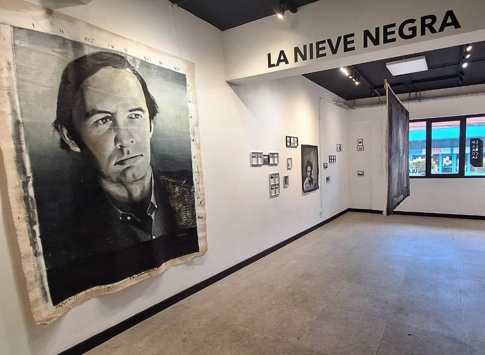 Universidad de Los Lagos inaugura “La Nieve Negra”en la Galería La Caracola