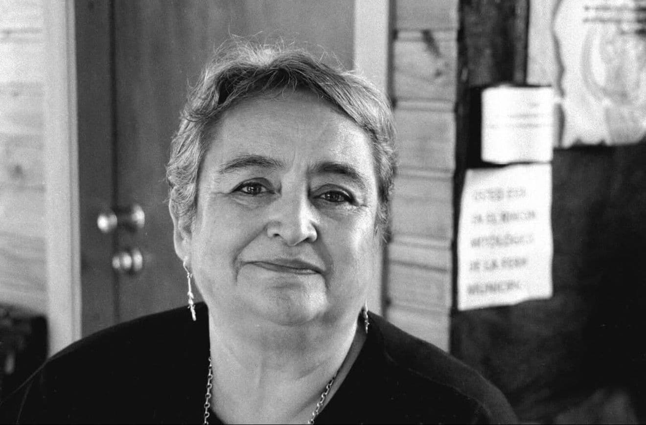 Rosabetty Muñoz: "La poesía es mi columna vertebral y me interesa seguir este fuerte trenzado entre los días y la palabra"